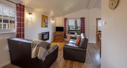 Birch Tree Lodge - sleeps 4 guests in 2 bedrooms