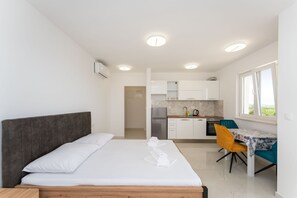 Leilighet, flere soverom, balkong, hageutsikt | 1 soverom