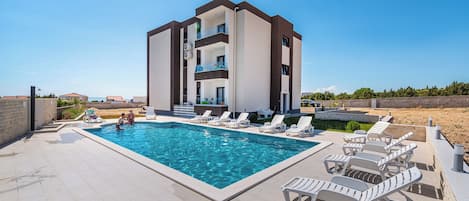 Appartement, balcon, vue sur le jardin | Piscine | Piscine extérieure