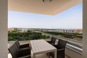 Appartement, plusieurs chambres, balcon, vue jardin | Balcon