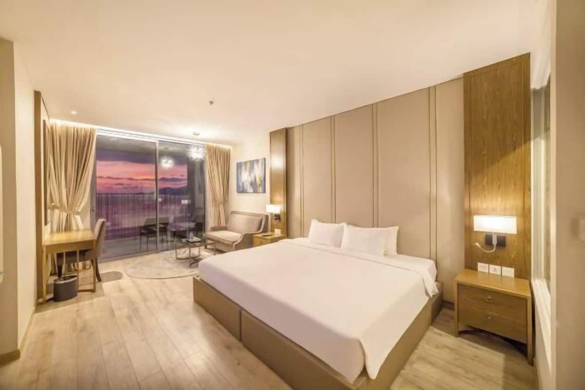 Biancheria da letto di alta qualità, minibar, una scrivania
