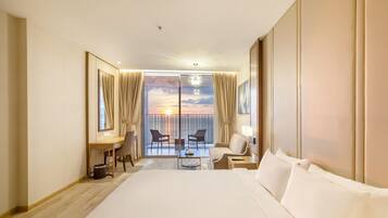 Deluxe Studio, Sea View | Premium bedding, minibar, desk, laptop workspace