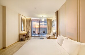 Deluxe Studio, Sea View | Premium bedding, minibar, desk, laptop workspace - Panorama Nha Trang SEA (Nha Trang)