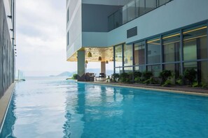 2 outdoor pools