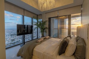 3 bedrooms, iron/ironing board, WiFi, bed sheets - Stunning 3BR w/ Panoramic Views in Aykon City (Dubai)