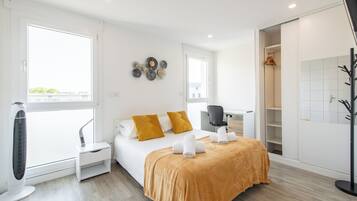 4 bedrooms, desk, iron/ironing board, travel crib