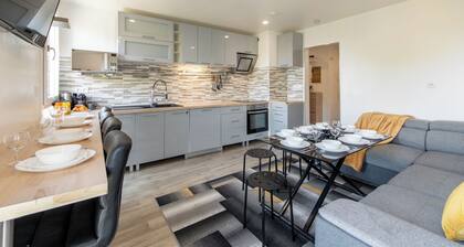 Rare! Large 4-bedroom apt. I Disney & Paris 30 min I Near Metro & Free Parking