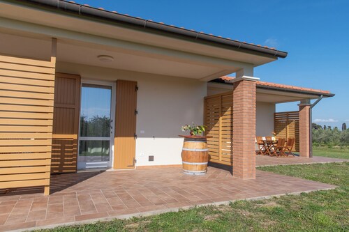 Cozy Apartment nestled in the countryside but strategically located