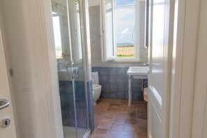 Doccia, asciugacapelli, bidet, asciugamani
