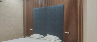 Spacious 8-bedroom house in brilliant Prayagraj with WiFi