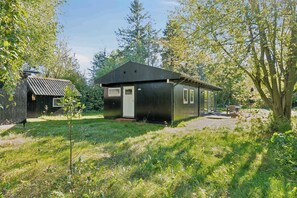 Exterior - Cozy holiday home near the Isefjord (Kirke Hyllinge)