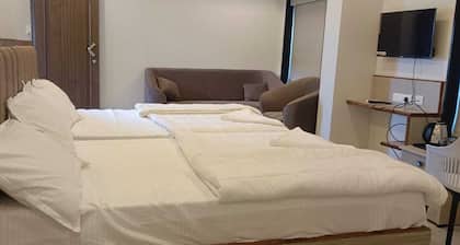 HOTEL PVR AURA INN