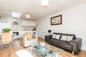 TV - Stunning 1 bedroom short term let in Aberdeen city center close to all amenities (Aberdeen)