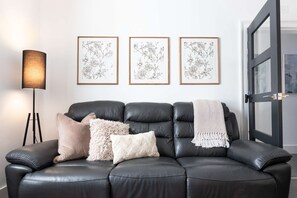Una televisión, libros