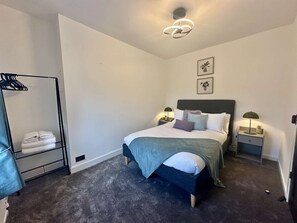 3 bedrooms, desk, iron/ironing board, WiFi