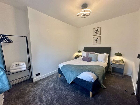 3 Schlafzimmer, Schreibtisch, Bügeleisen/Bügelbrett, WLAN