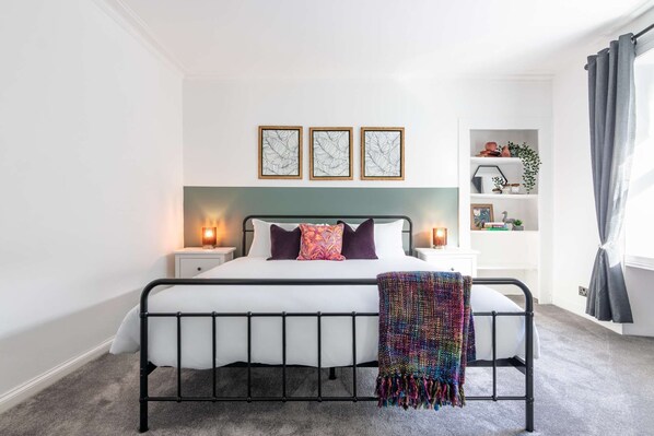 3 bedrooms, desk, iron/ironing board, WiFi