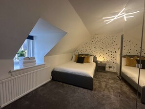 3 Schlafzimmer, Schreibtisch, Bügeleisen/Bügelbrett, WLAN