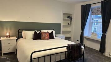 3 bedrooms, desk, iron/ironing board, WiFi