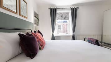 3 slaapkamers, een bureau, een strijkplank/strijkijzer, wifi