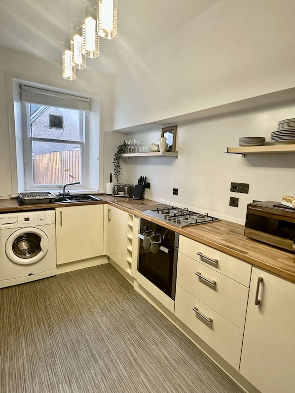 Fridge, microwave, oven, stovetop