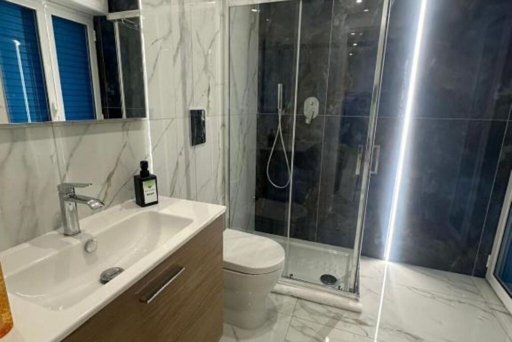 Dusche, Haartrockner, Bidet, Handtücher