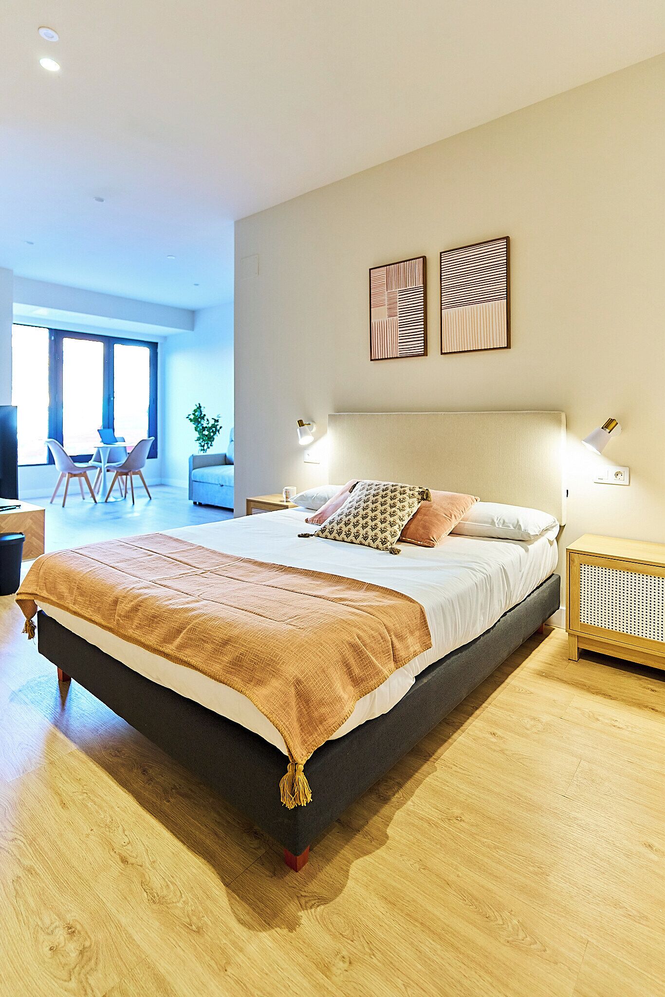 Standaard studio | Donzen dekbedden, een laptopwerkplek, gratis wifi, beddengoed