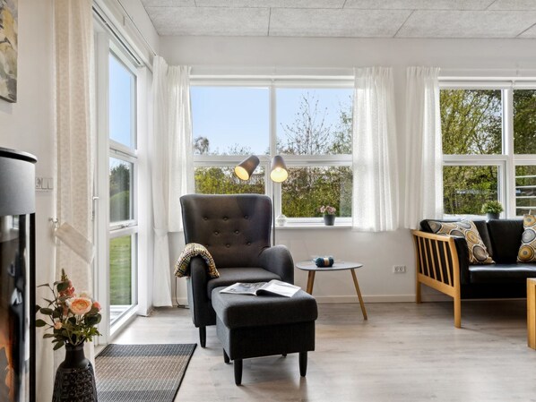 Tv och eldstad