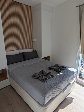 1 makuuhuone, työpöytä, silitysrauta/-lauta, Wi-Fi