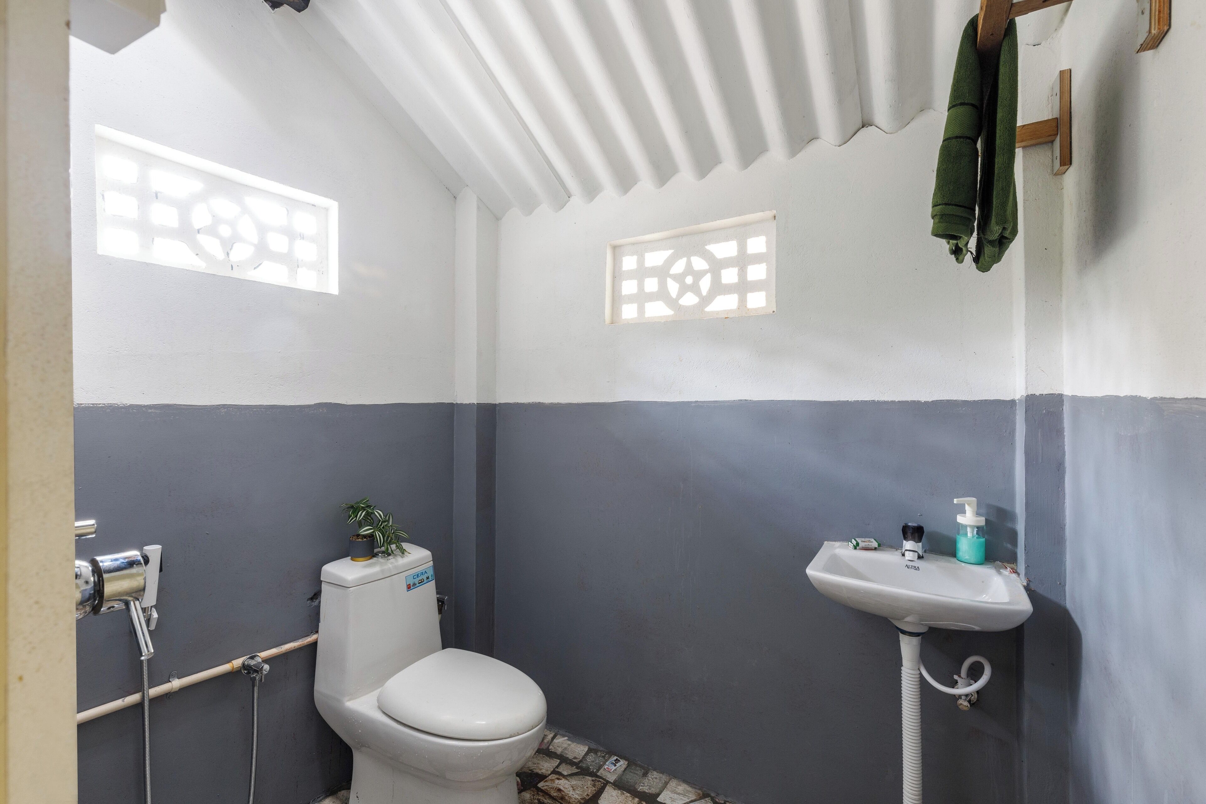 Comfort Quadruple Room, Mountain View | Bathroom | Shower, free toiletries, bathrobes, towels