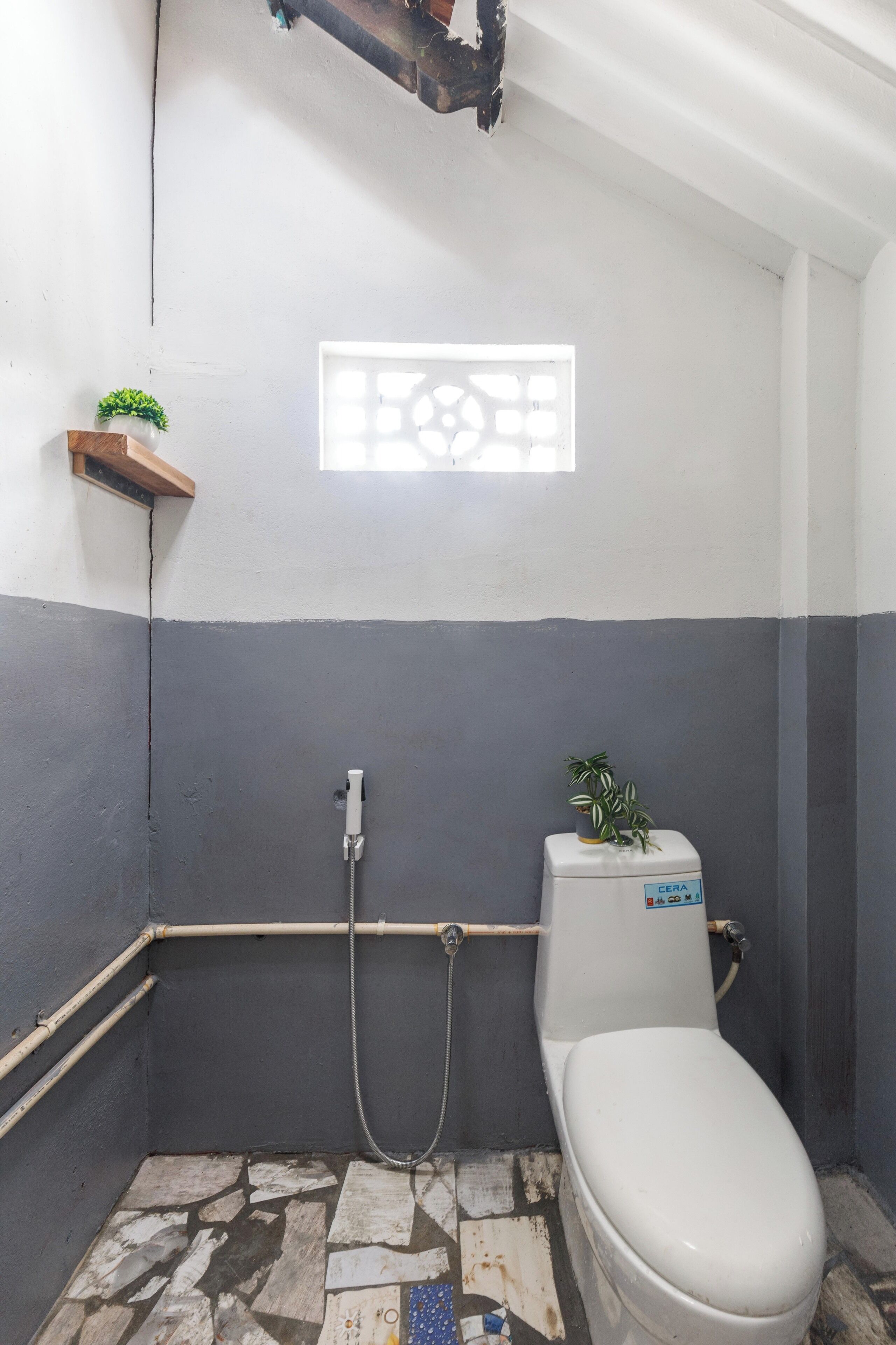 シャワー、バスアメニティ (無料)、バスローブ、タオル