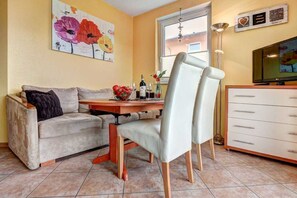 Dining - Cozy vacation apartment with balcony & parking space - close to the beach on Usedom (Ückeritz)