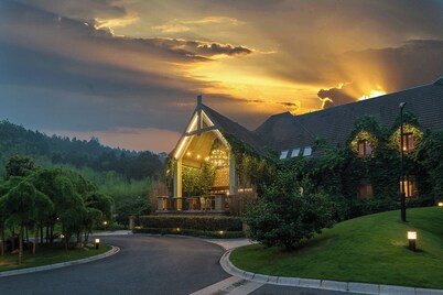 Anji Longwangxi Golf Resort Villa