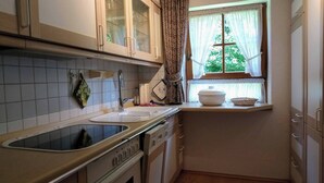 Apartment, 2 Bedrooms, Balcony | Private kitchen | Electric kettle