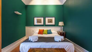 Chambre Double Panoramique, balcon, vue partielle sur la mer | Coffres-forts dans les chambres, chambres insonorisées, Wi-Fi gratuit