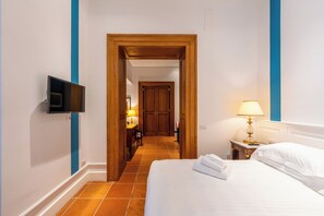Superior Room, Courtyard View | In-room safe, soundproofing, free WiFi - CORTE SATRIANO RESIDENCE (Naples)