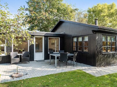 Cozy Summer House Near Ore Strand