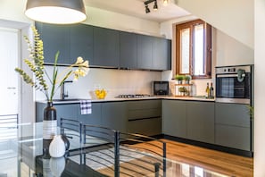 Fridge, oven, stovetop