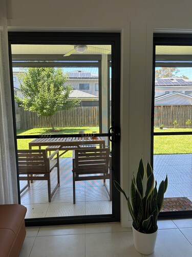 4-bedroom country house in enchanting Gledswood Hills with AC, WiFi