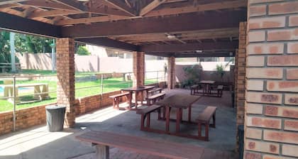 Charming 2-bedroom apartment with AC & WiFi in gorgeous Richards Bay