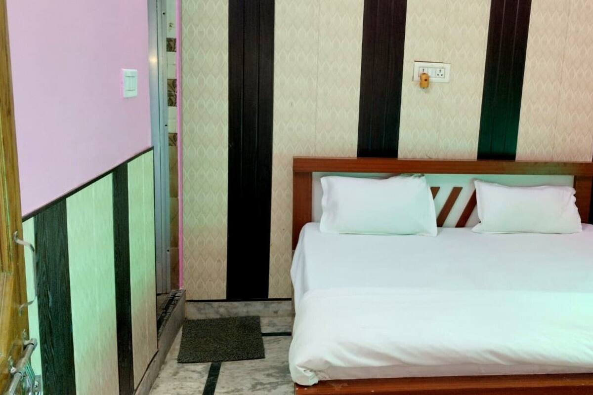 Deluxe Double Room, City View | Free WiFi, bed sheets