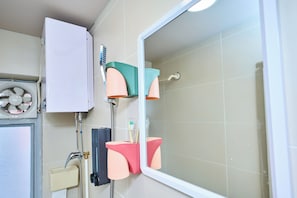 Shower, hair dryer, towels, shampoo