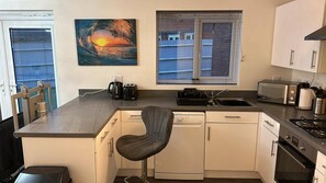 House | Private kitchen | Fridge, microwave, oven, stovetop