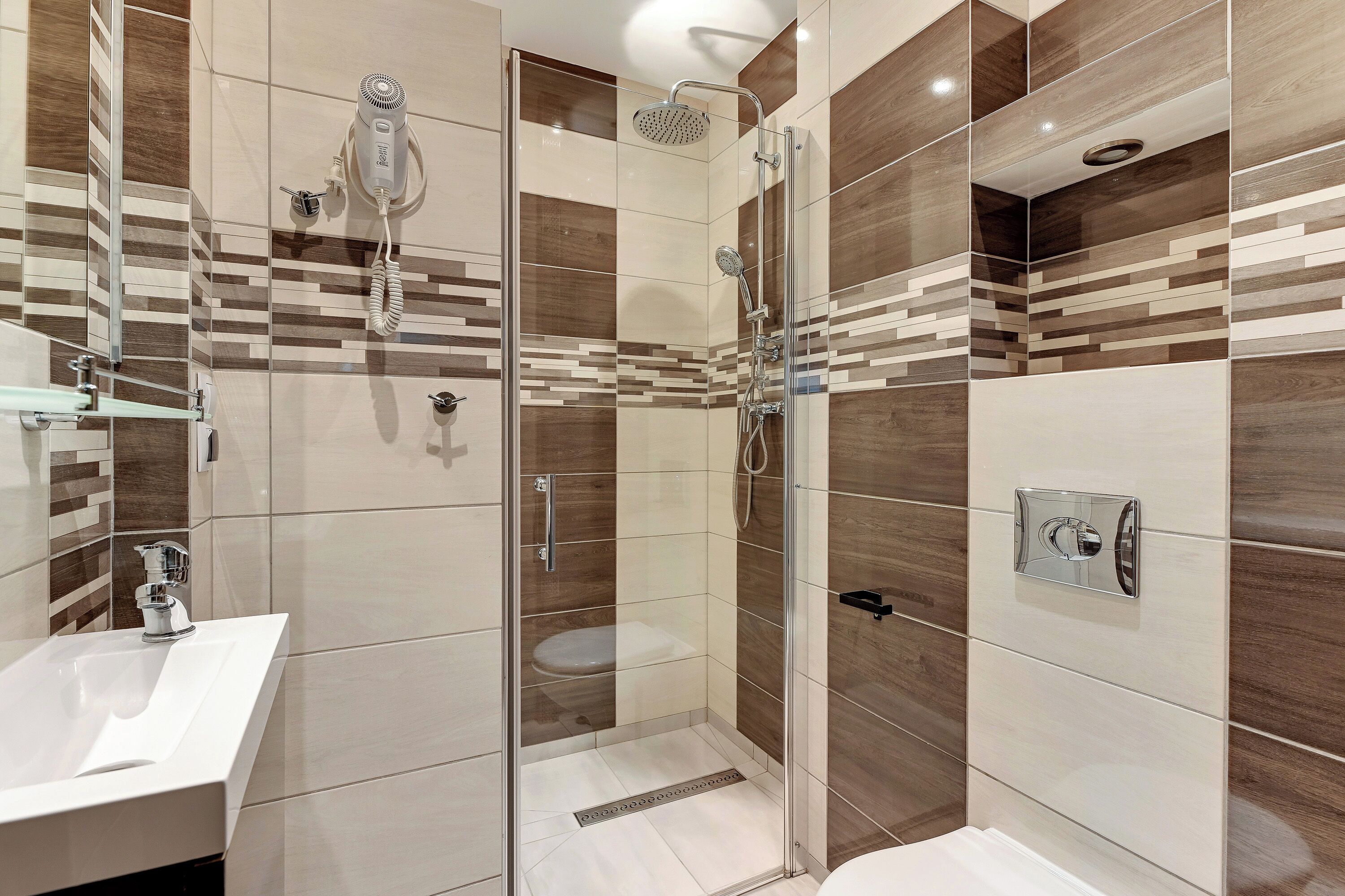 Appartement Confort | Salle de bain | Articles de toilette gratuits, sèche-cheveux, serviettes fournies, savon