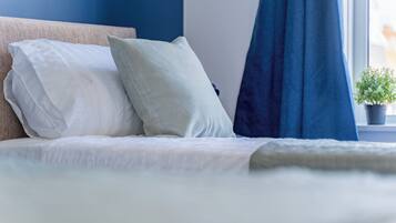 3 bedrooms, iron/ironing board, WiFi, bed sheets