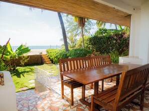 Outdoor dining - A little corner of paradise in saly, senegal, feet in the water (Saly)