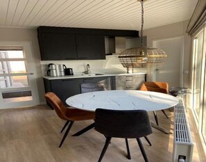 Bungalow | Dining