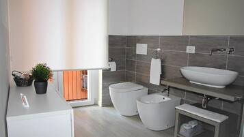 Appartement, balcon | Salle de bain