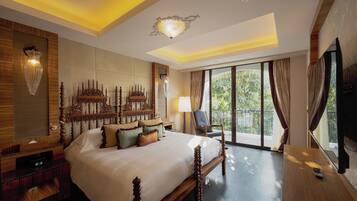 Desk, iron/ironing board, free WiFi