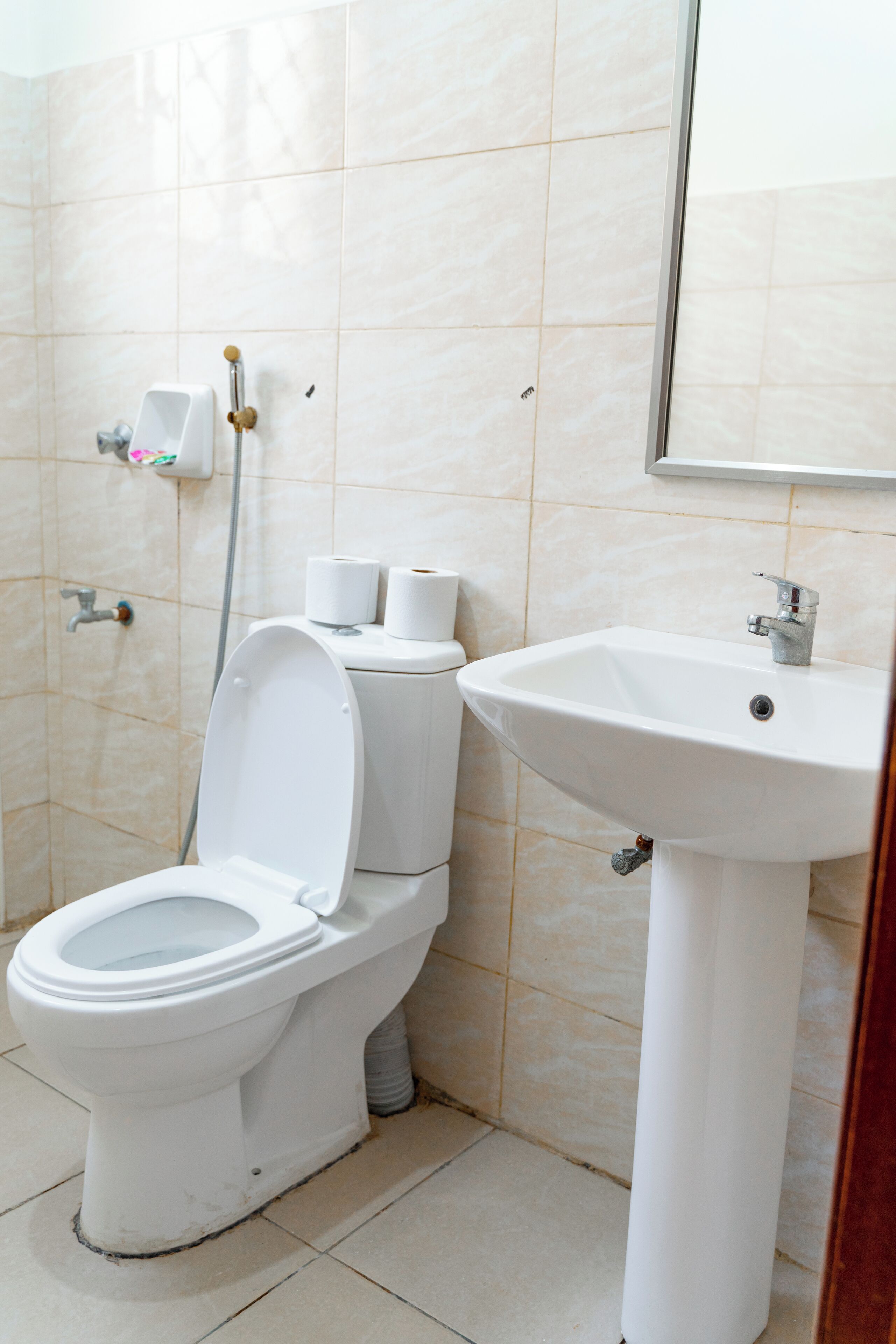 Hårtork, handdukar, tvål och toalettpapper